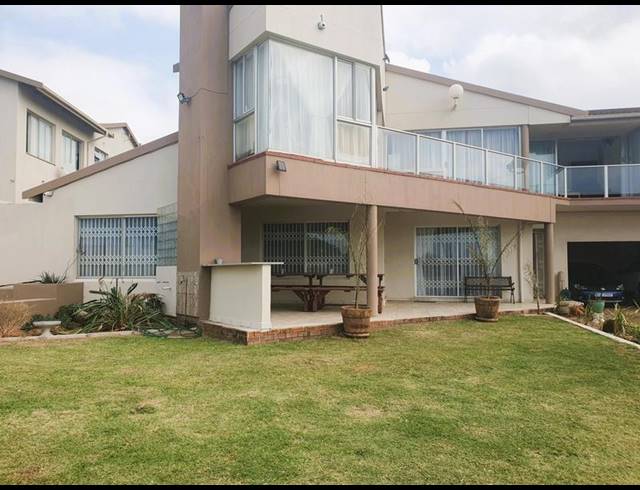 4 BEDROOM HOUSE FOR SALE IN MANABA BEACH